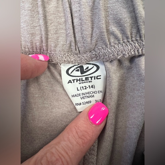 Women’s Athletic Works lounge shorts. Size L - Picture 2 of 3